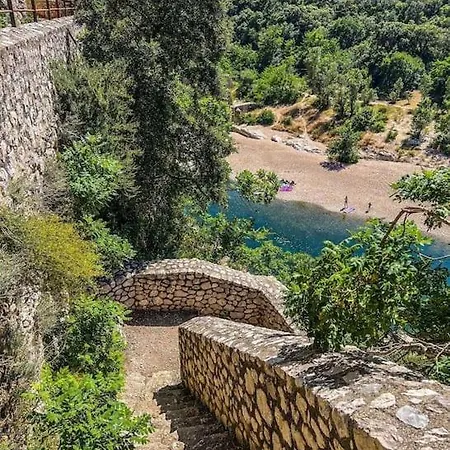 Entre Uzes Et Le Pont Du Gard La Cachette Romantique Lägenhet